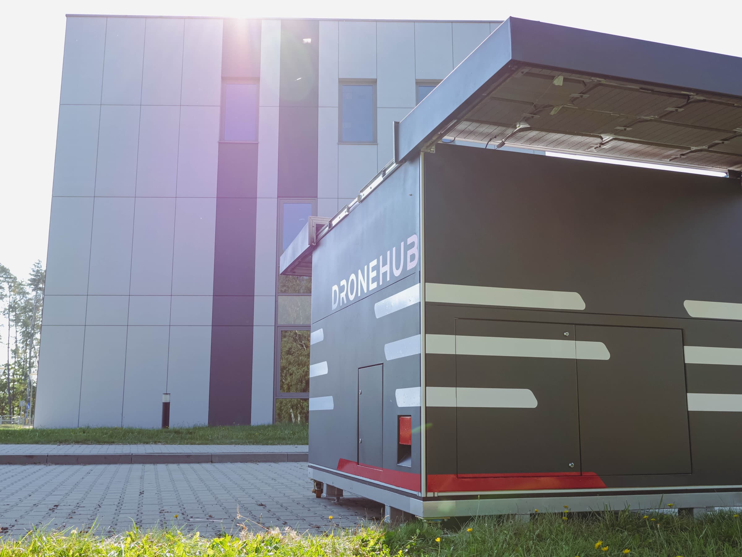 Dronehub Cargo Hub for autonomous package and cargo logistics